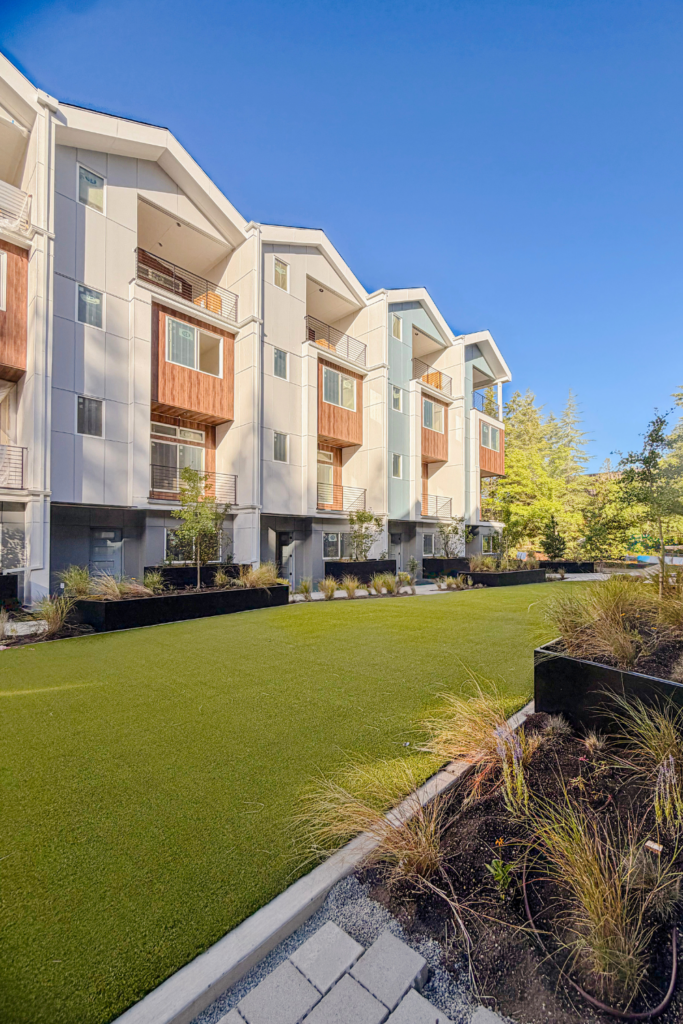 Stratos courtyard homepage (2)
