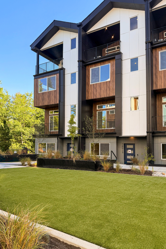 Stratos courtyard homepage